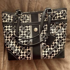 Coach classic print purse
